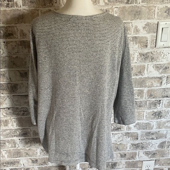Matty M Gray Striped Women's Top. 3/4 Sleeves. Ruched waist. Size L. - Picture 8 of 13